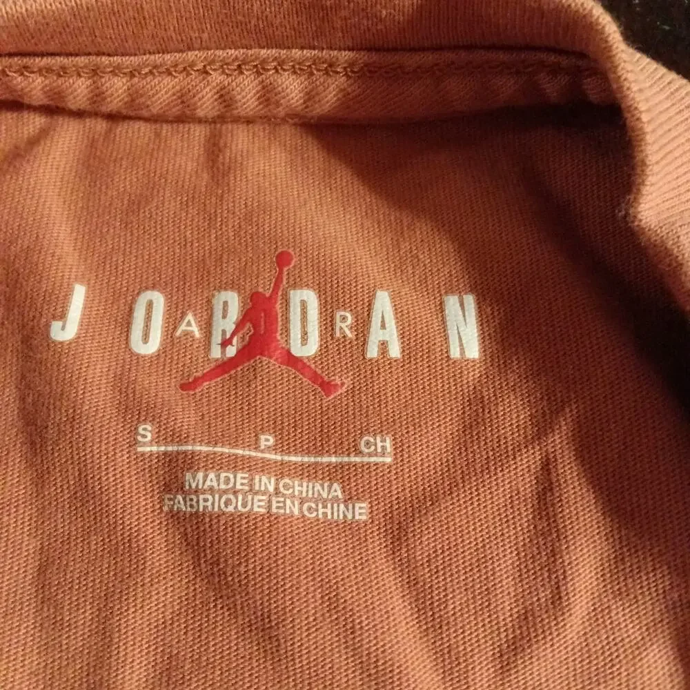 Jordan Flight Essentials Men's Size Small Short Sleeve Graphic Brown Shirt